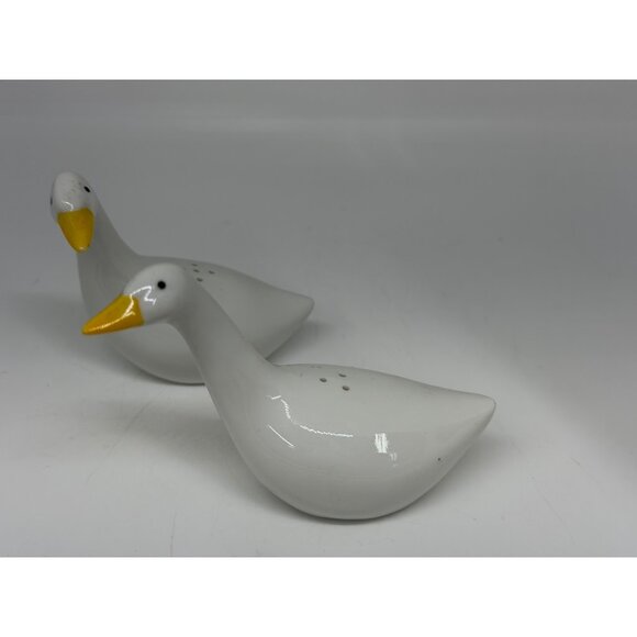 VTG Avon Porcelain Goose Salt & Pepper Shakers Set 2 Farmhouse Kitchenware 4.5" - Picture 2 of 6